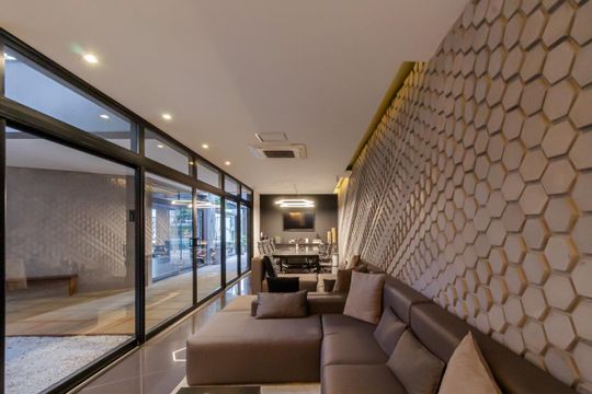 Compra apartamento mobiliado na Vila Olímpia, 2 quartos, academia no condomínio. — Área comum - Salão de festas