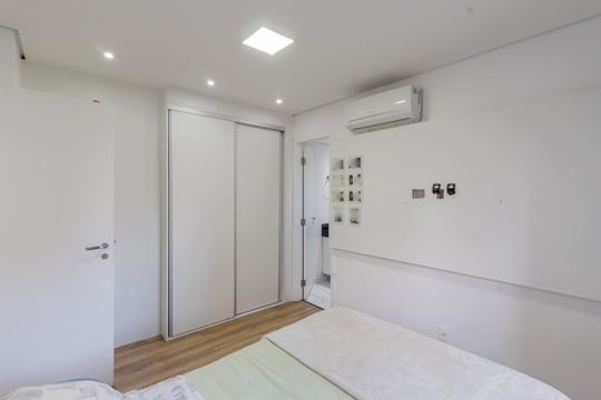 Compra apartamento mobiliado na Vila Olímpia, 2 quartos, academia no condomínio. — Suíte