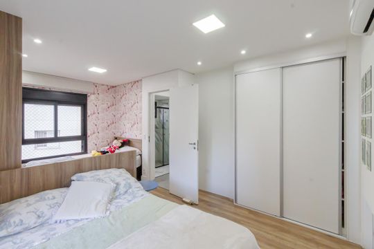Compra apartamento mobiliado na Vila Olímpia, 2 quartos, academia no condomínio. — Suíte