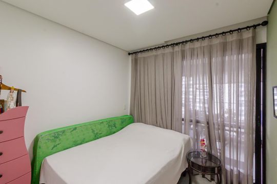 Compra apartamento mobiliado na Vila Olímpia, 2 quartos, academia no condomínio. — Quarto 1