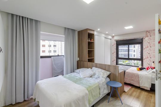 Compra apartamento mobiliado na Vila Olímpia, 2 quartos, academia no condomínio. — Suíte
