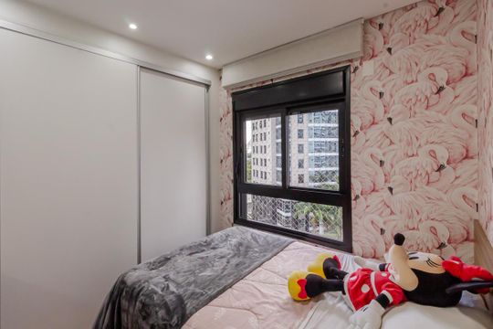 Compra apartamento mobiliado na Vila Olímpia, 2 quartos, academia no condomínio. — Suíte