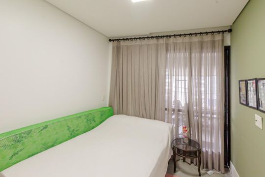 Compra apartamento mobiliado na Vila Olímpia, 2 quartos, academia no condomínio. — Quarto 1