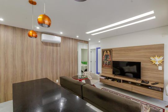 Compra apartamento mobiliado na Vila Olímpia, 2 quartos, academia no condomínio. — Sala