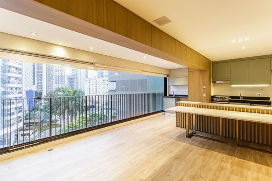 Comprar apartamento na Vila Olímpia com 2 quartos, 1 suíte e piscina no condomínio. — Sala
