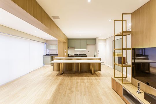 Comprar apartamento na Vila Olímpia com 2 quartos, 1 suíte e piscina no condomínio. — Sala