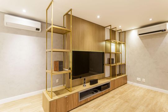 Comprar apartamento na Vila Olímpia com 2 quartos, 1 suíte e piscina no condomínio. — Sala