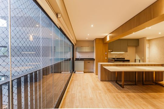 Comprar apartamento na Vila Olímpia com 2 quartos, 1 suíte e piscina no condomínio. — Sala