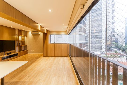 Comprar apartamento na Vila Olímpia com 2 quartos, 1 suíte e piscina no condomínio. — Sala