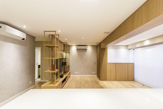 Comprar apartamento na Vila Olímpia com 2 quartos, 1 suíte e piscina no condomínio. — Sala