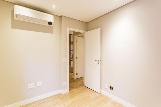 Comprar apartamento na Vila Olímpia com 2 quartos, 1 suíte e piscina no condomínio. — Quarto 1