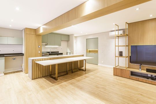 Comprar apartamento na Vila Olímpia com 2 quartos, 1 suíte e piscina no condomínio. — Sala