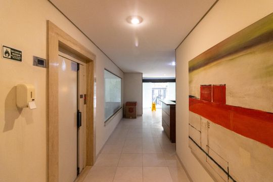 Comprar apartamento mobiliado com 3 quartos, 1 suíte. — Hall de entrada