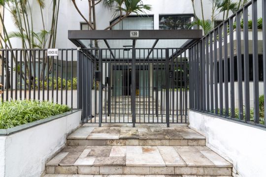 Comprar apartamento mobiliado com 3 quartos, 1 suíte. — Fachada