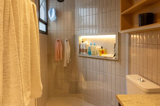 Comprar apartamento mobiliado com 3 quartos, 1 suíte. — Banheiro