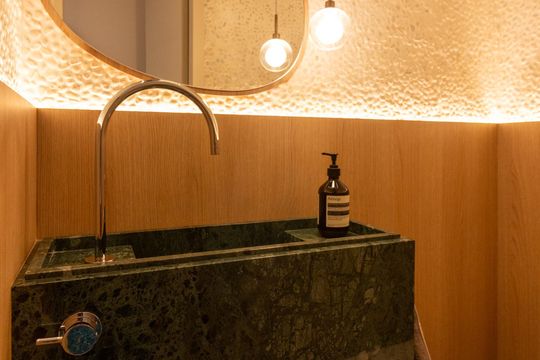 Comprar apartamento mobiliado com 3 quartos, 1 suíte. — Lavabo