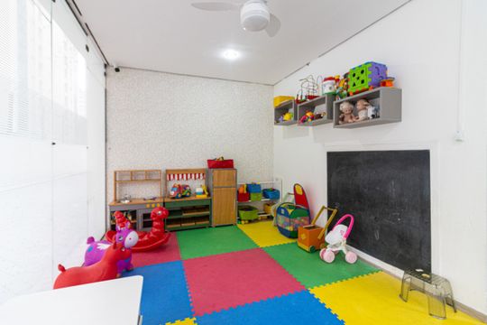 Comprar apartamento mobiliado com 3 quartos, 1 suíte. — Brinquedoteca