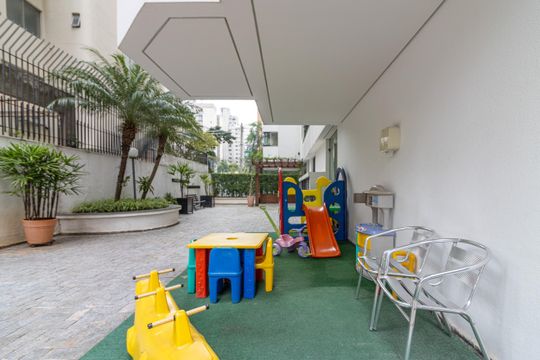 Comprar apartamento mobiliado com 3 quartos, 1 suíte. — Área comum - Playground