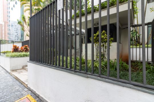 Comprar apartamento mobiliado com 3 quartos, 1 suíte. — Fachada