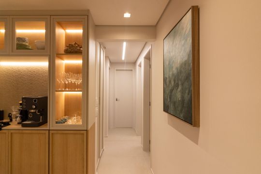 Comprar apartamento mobiliado com 3 quartos, 1 suíte. — Corredor