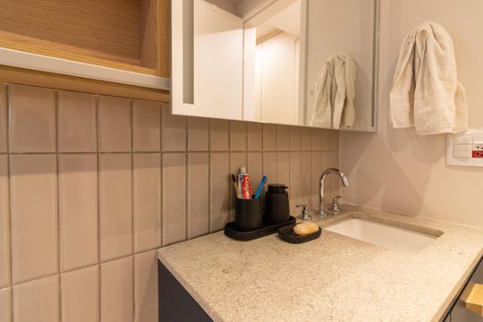 Comprar apartamento mobiliado com 3 quartos, 1 suíte. — Banheiro