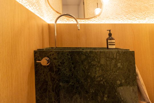 Comprar apartamento mobiliado com 3 quartos, 1 suíte. — Lavabo