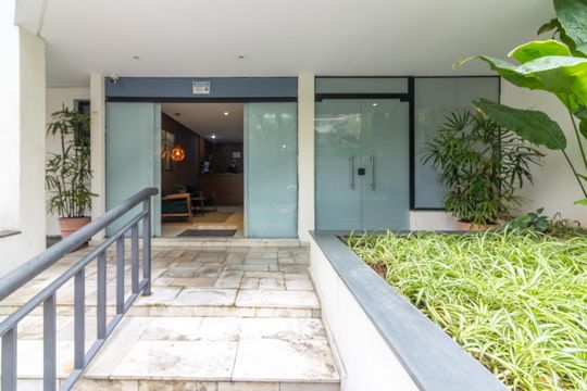 Comprar apartamento mobiliado com 3 quartos, 1 suíte. — Entrada