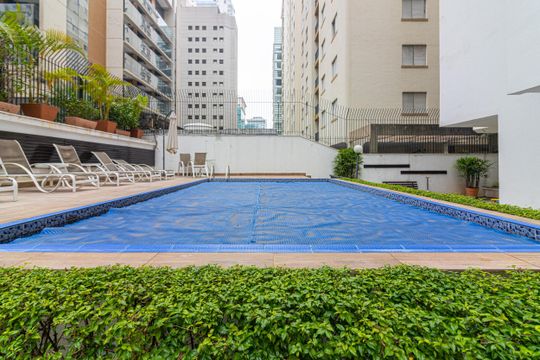 Comprar apartamento mobiliado com 3 quartos, 1 suíte. — Área comum - Piscina