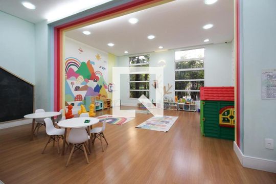 Comprar apartamento mobiliado na Vila Olímpia, 3 quartos, varanda gourmet. — Brinquedoteca