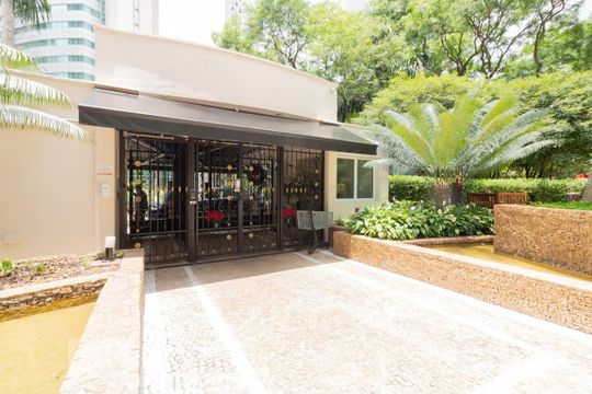 Comprar apartamento mobiliado na Vila Olímpia, 3 quartos, varanda gourmet. — Portaria