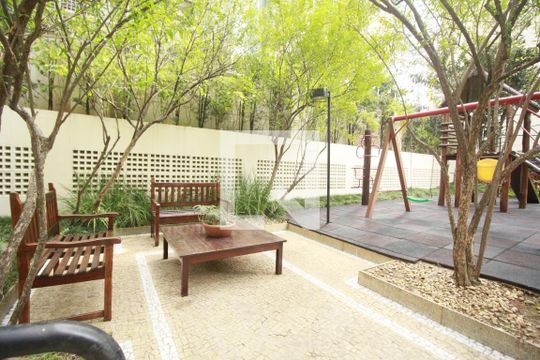 Comprar apartamento mobiliado na Vila Olímpia, 3 quartos, varanda gourmet. — Playground