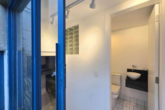 Comprar casa em condomínio na Vila Nova Conceição com 2 quartos, aceita animais. — Edícula