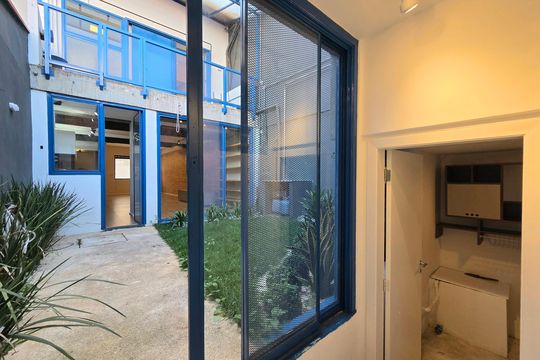 Comprar casa em condomínio na Vila Nova Conceição com 2 quartos, aceita animais. — Edícula