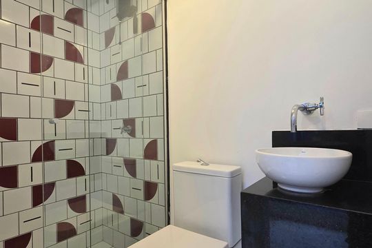 Comprar casa em condomínio na Vila Nova Conceição com 2 quartos, aceita animais. — Edícula