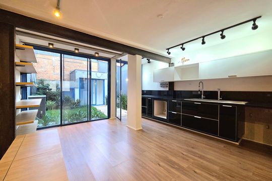 Comprar casa em condomínio na Vila Nova Conceição com 2 quartos, aceita animais. — Cozinha