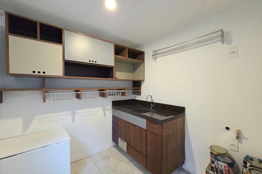 Comprar casa em condomínio na Vila Nova Conceição com 2 quartos, aceita animais. — Edícula
