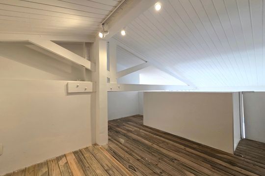 Comprar casa em condomínio na Vila Nova Conceição com 2 quartos, aceita animais. — Sótão