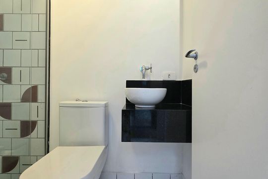 Comprar casa em condomínio na Vila Nova Conceição com 2 quartos, aceita animais. — Edícula