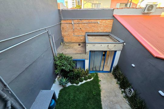 Comprar casa em condomínio na Vila Nova Conceição com 2 quartos, aceita animais. — Vista da Varanda