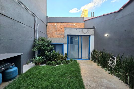 Comprar casa em condomínio na Vila Nova Conceição com 2 quartos, aceita animais. — Jardim