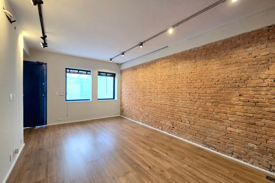 Comprar casa em condomínio na Vila Nova Conceição com 2 quartos, aceita animais. — Sala