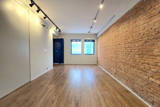 Comprar casa em condomínio na Vila Nova Conceição com 2 quartos, aceita animais. — Sala