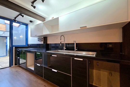Comprar casa em condomínio na Vila Nova Conceição com 2 quartos, aceita animais. — Cozinha