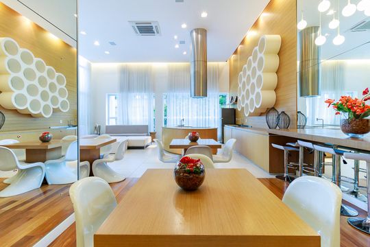 Venda de apartamento mobiliado no Itaim Bibi, 3 quartos, varanda e piscina no condomínio. — Área comum - Salão de festas