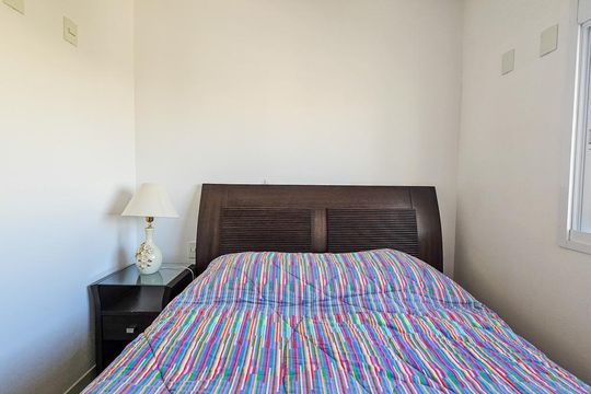 Venda de apartamento mobiliado no Itaim Bibi, 3 quartos, varanda e piscina no condomínio. — Suite