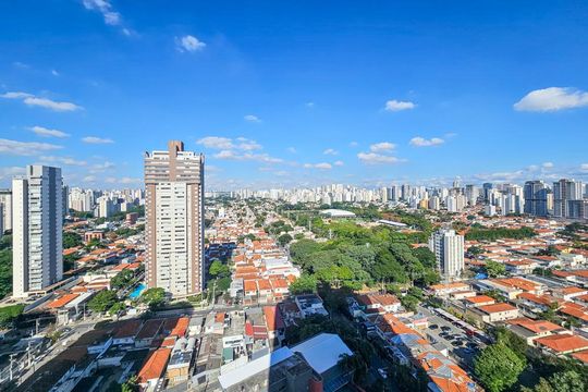 Venda de apartamento mobiliado no Itaim Bibi, 3 quartos, varanda e piscina no condomínio. — Vista da Sacada