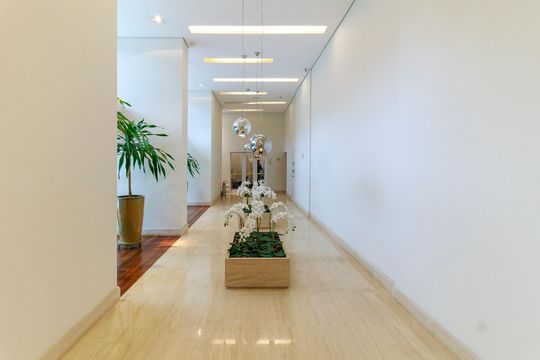 Venda de apartamento mobiliado no Itaim Bibi, 3 quartos, varanda e piscina no condomínio. — Área comum