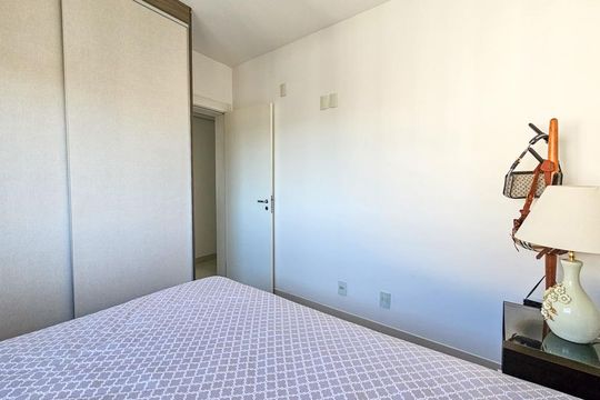 Venda de apartamento mobiliado no Itaim Bibi, 3 quartos, varanda e piscina no condomínio. — Quarto 1