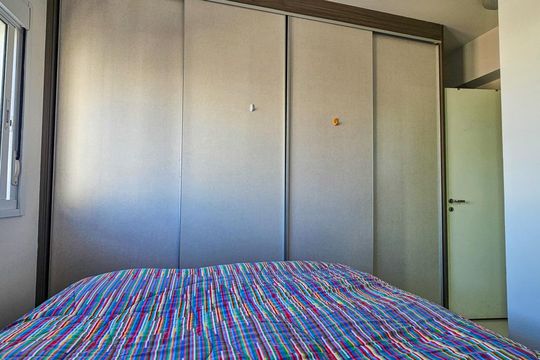 Venda de apartamento mobiliado no Itaim Bibi, 3 quartos, varanda e piscina no condomínio. — Suite