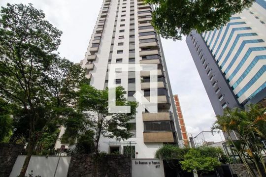 Apartamento mobiliado em Campo Belo com 3 quartos, closet e academia no condomínio, ideal para comprar. — Fachada